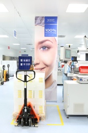Imagery designed by the company and placed throughout production facilities to remind employees of the core idea of ‘100% responsibility’ and to make each individual aware of their personal contribution