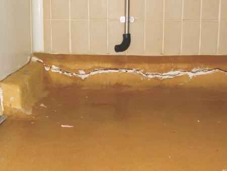 Figure 4: A crack that can harbour bacteria