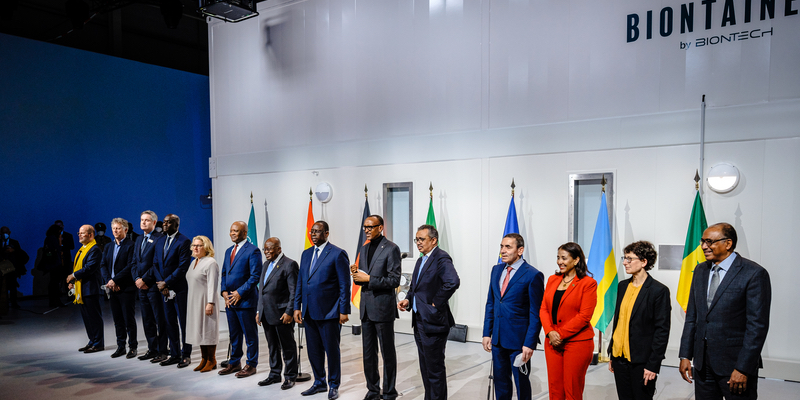 African Presidents applaud BioNTech modular vaccine cleanroom launch