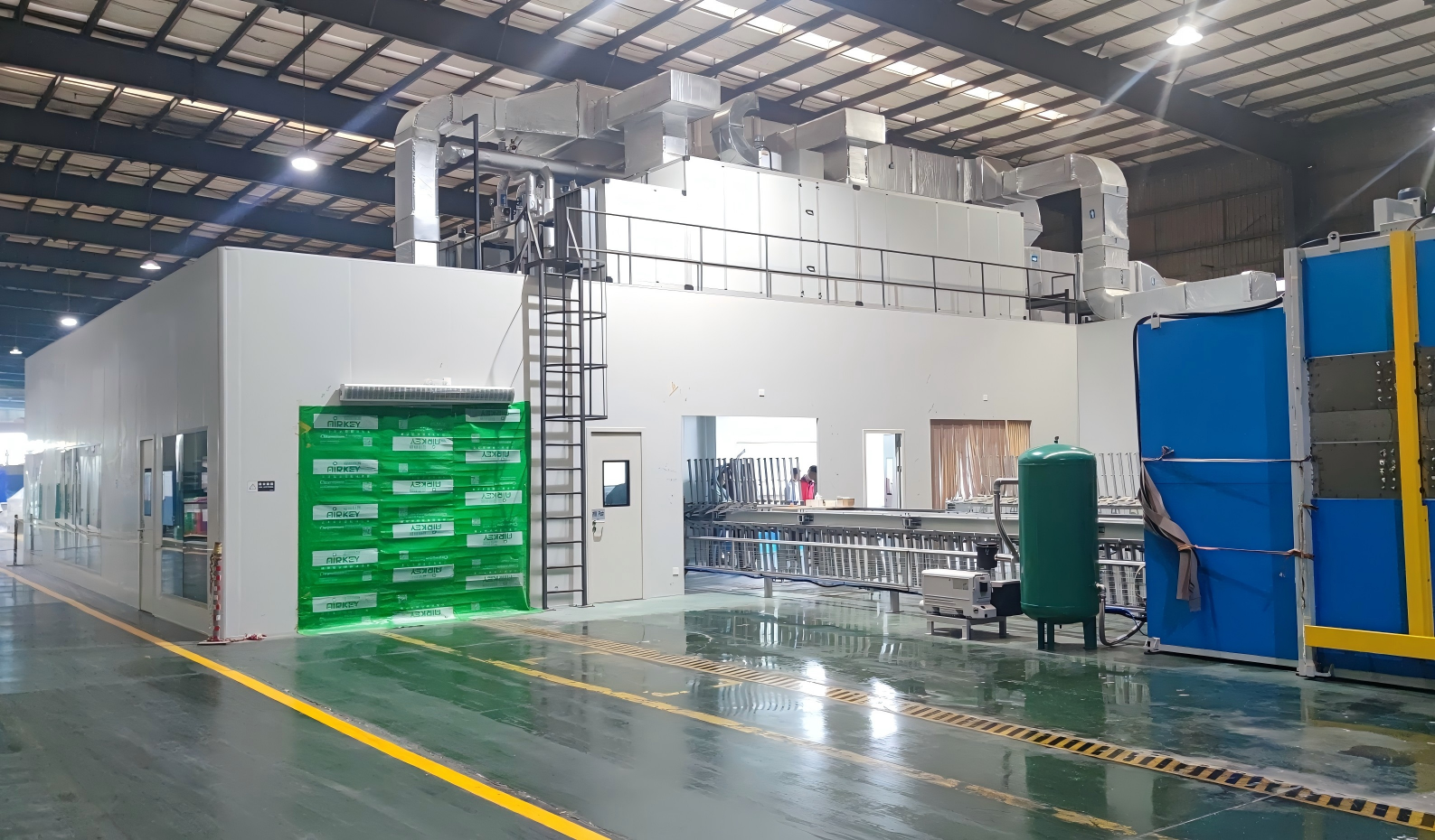 Airkey engineers advanced ISO 7 cleanroom for automotive glass lamination