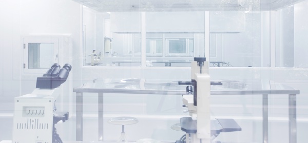 Design of cleanroom equipment to achieve particle control