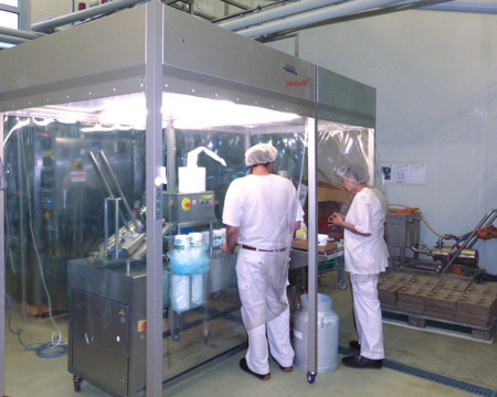 Organic yoghurt filling process in a CleanFlowCell Class ISO-7 laminar flow housing 