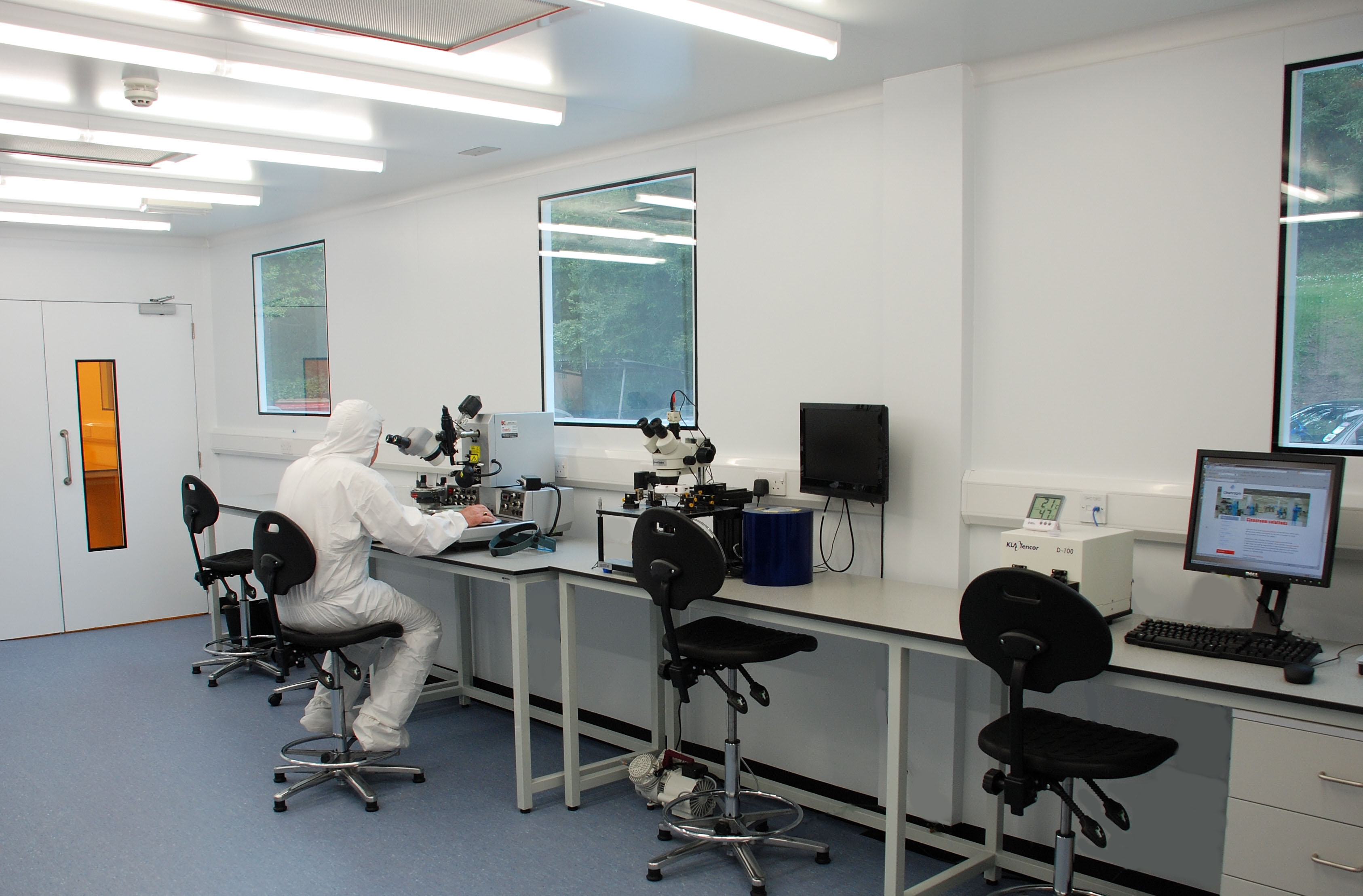 The coating, processing and validation cleanroom