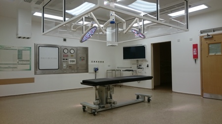 The hospital wanted to increase the number of orthopaedic operations it was able to offer, so decided to upgrade an existing theatre to include a UCV canopy