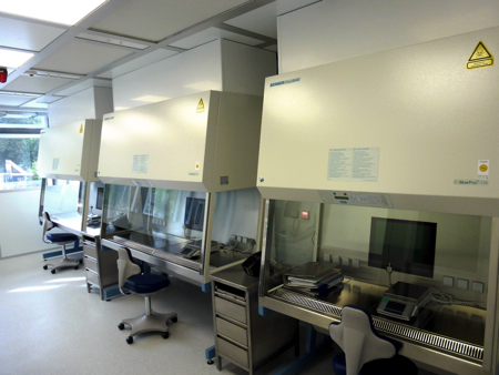 Cleanroom laboratory for cytostatics. Both labs are based on the CleanSteriCell cleanroom system