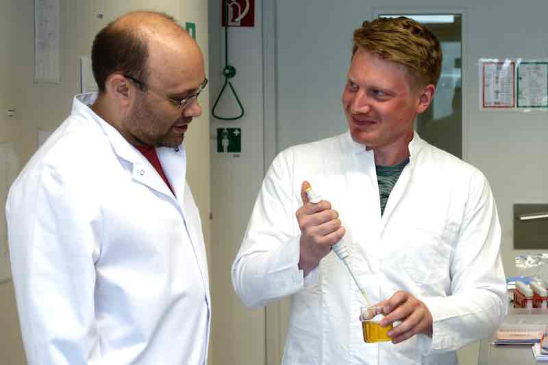 Andreas Dunkel and Christoph Hofstetter in their laboratory.
