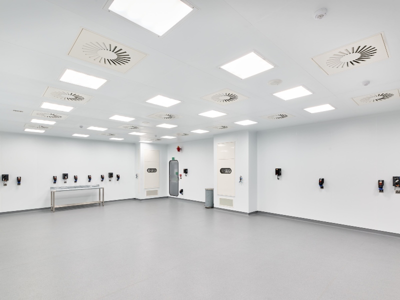 Vectura facility contractor chooses Norwood for antibacterial cleanroom partitioning system