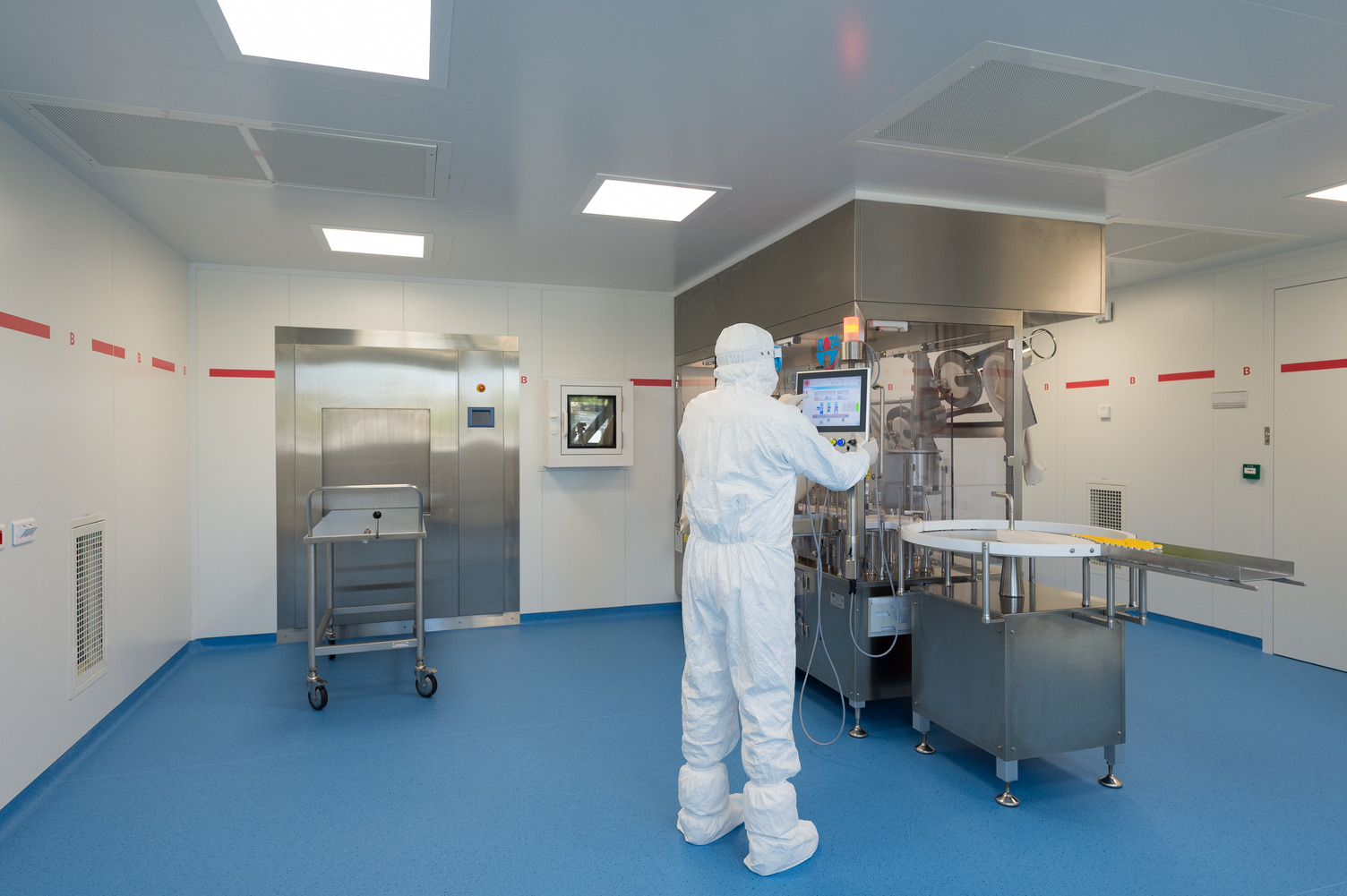 Selection criteria for cleanroom garments with the new Annex 1