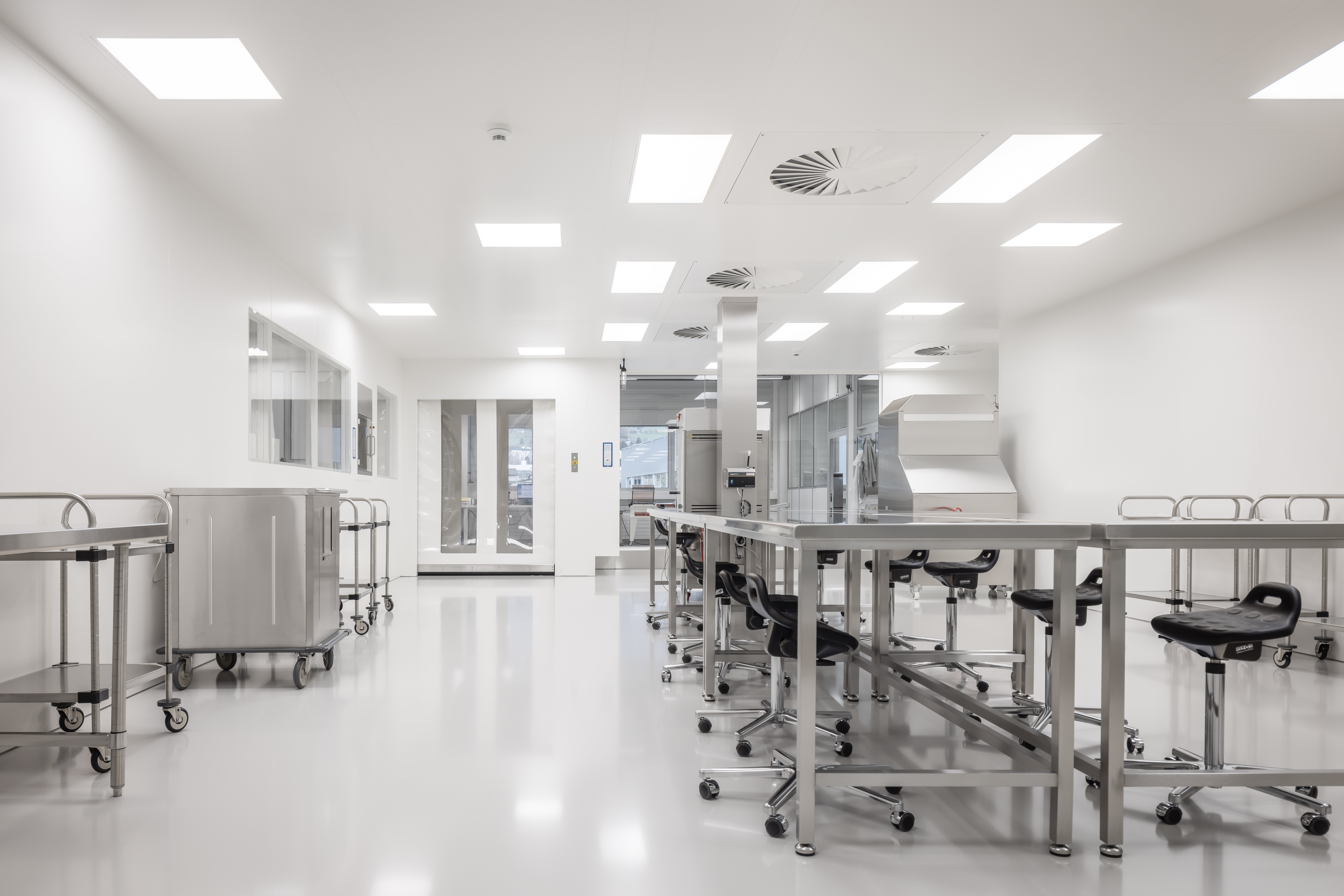 State-of-the-art cleanroom fit-out for Thommen Medical in Switzerland