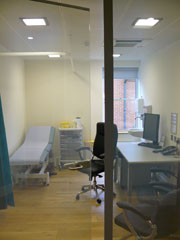 Providing modern, minimalistic partitioning, the glass can instantly make the room private. The glass is also easier to keep clean than traditional hospital curtains