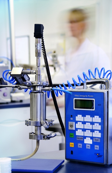 Fast and efficient filtration of cell culture media