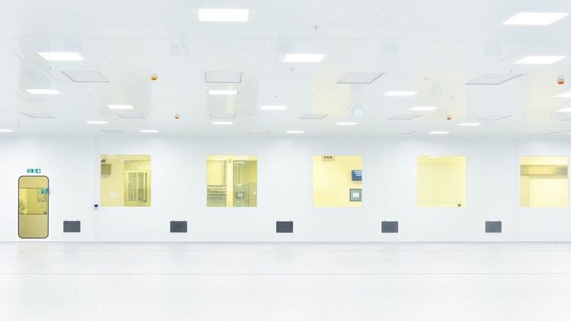 Fitting lights in cleanrooms 