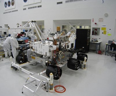 NASA assembles Mars vehicle in cleanroom
