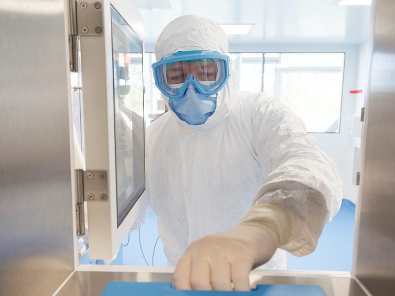 Selection criteria for cleanroom garments with the new Annex 1