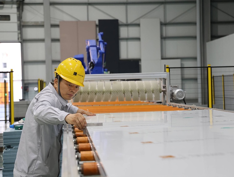 Wiskind expands fully automatic cleanroom panel production